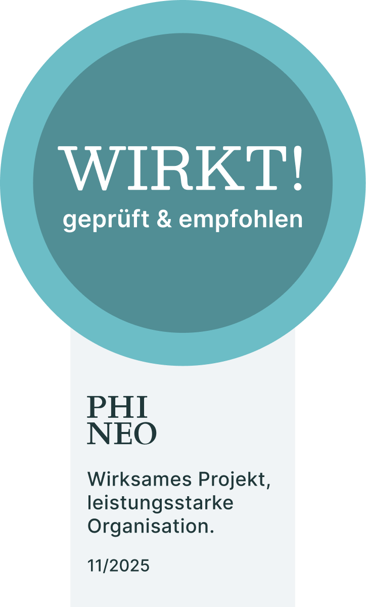 In einem grünen Kreis "WIRKT! geprüft & empfohlen", darunter Phineo Wirksames Projekt, leistungsstarke Organisation 11/2025